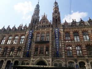 Magna Plaza is a massive complex of shops- an elaborate shopping mall.