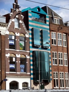 A rare sight. Most canal houses remain of traditional, not modern, design.