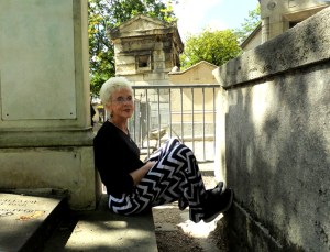 Sarah resting between graves, as I took pictures of Jim Morrison's.