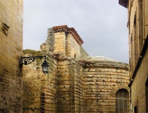 Under Emperor Constantine, the city prospered, becoming known as “The Little Rome of Gaul.” The Thermae of Constantine is a well-preserved Roman public bath.