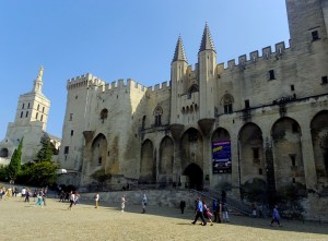 This is the Palais des Papes (Palace of the Popes). For 68 years in the 14th century, the center of the Catholic church was not in Rome, but in Avignon. Seven popes presided here during this period. This huge structure was built to house them and their retinues.