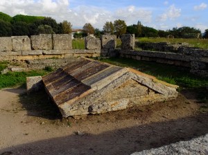 Although most of Poseidonia was obliterated when the Romans conquered it, this roof top was part of a grave enclosure built by the Romans to preserve a Greek grave. Turns out the Romans were superstitious about disturbing graves. So they just built an enclosure around it, and kept on going.