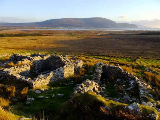In fields around the Deserted Village one can see undulating rows of 'lazy beds', in which potatoes were grown. You can see them in the green patch in the center-right of this photo.