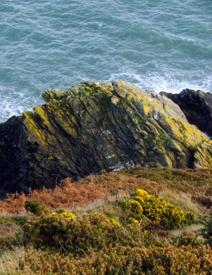 The views of the sea and the rocky shore are spectacular.